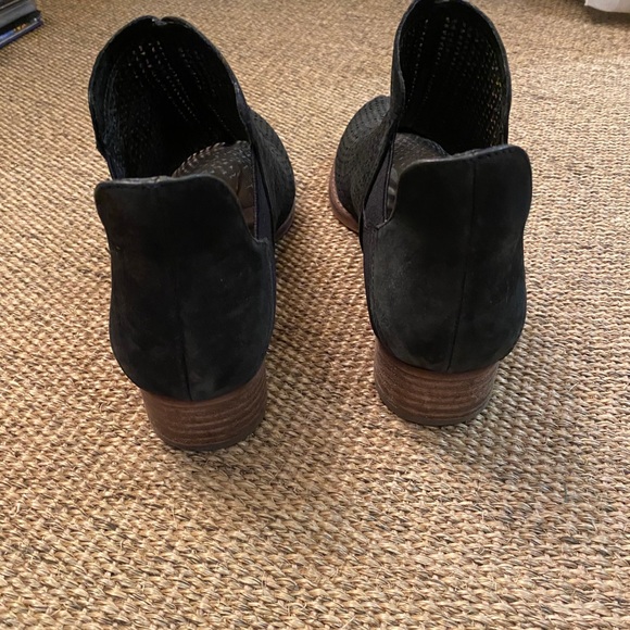 GUC Vince Camuto Bootie 7 1/2 - Picture 3 of 4